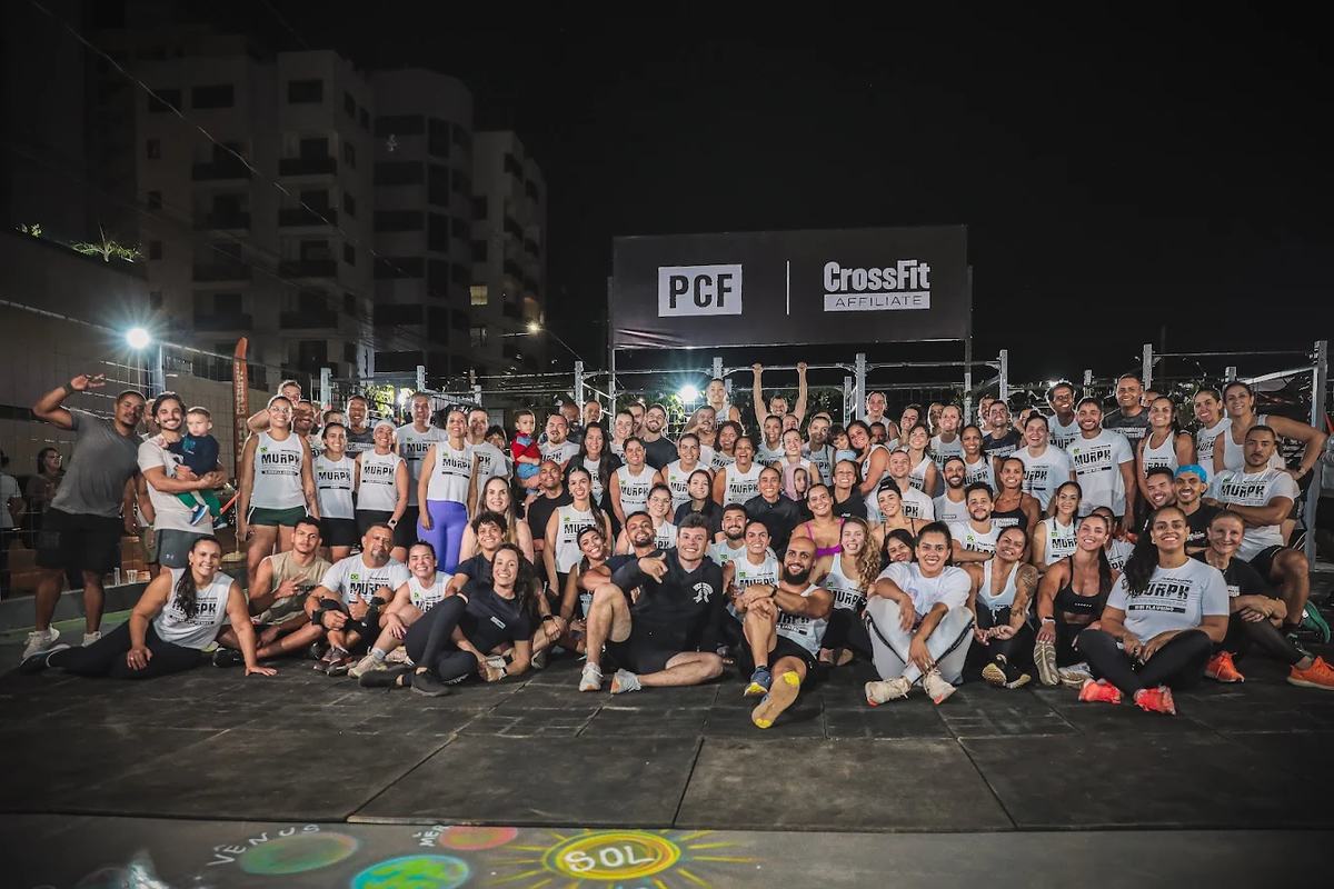 Comunidade da PCF reunida em treino ao ar livre à noite